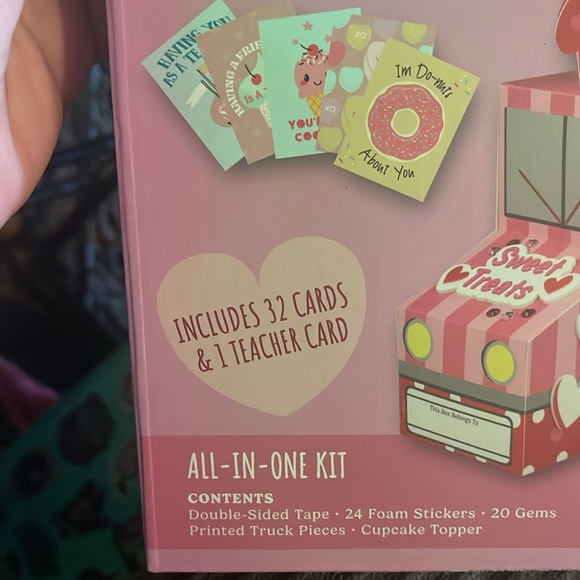 nwot bday truck card box - Picture 3 of 3